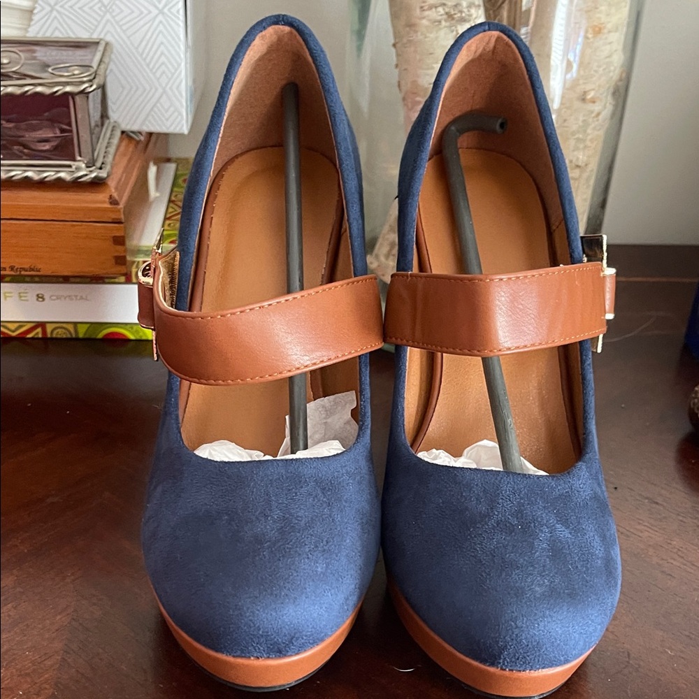 Elegant Blue and Tan Women's Heels - Picture 6 of 7